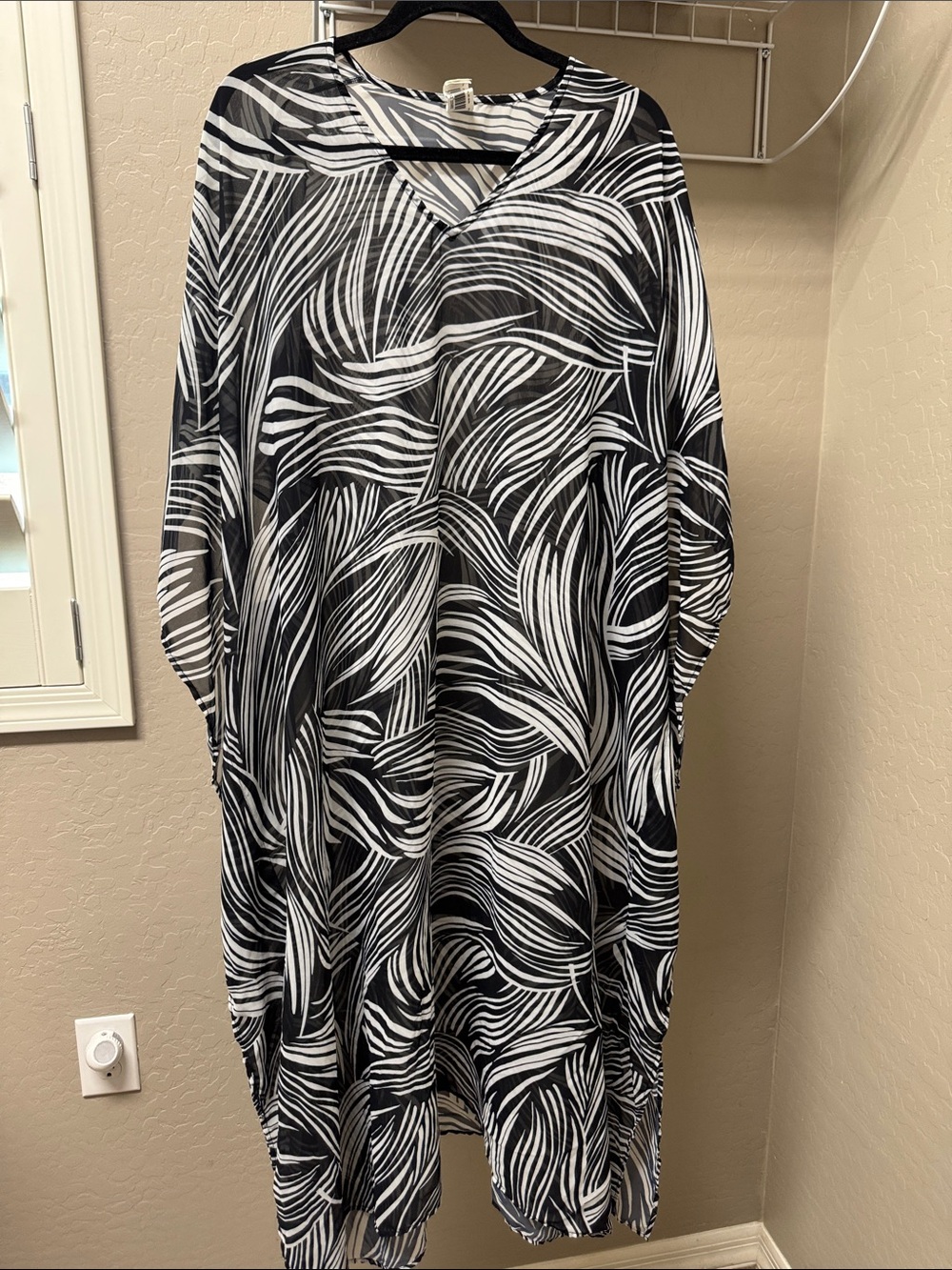 Gottex Black and White Leaf-Print Swim Coverup
